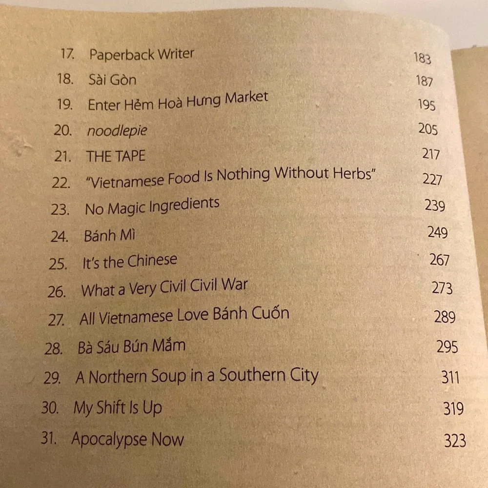 EATING VIETNAM DISPATCHES FROM A BLUE PLASTIC T**** Graham Holliday A Bourdain - Picture 5 of 5
